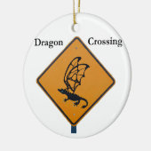 Dragon Crossing Keramisch Ornament (Links)