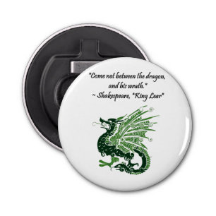 Dragon en zijn Wrath Shakespeare King Lear Cartoon Button Flesopener