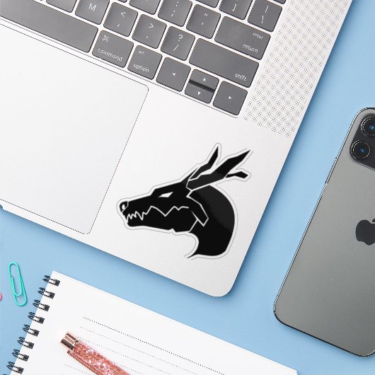 Dragon Faction Sticker (Laptop met iPhone)