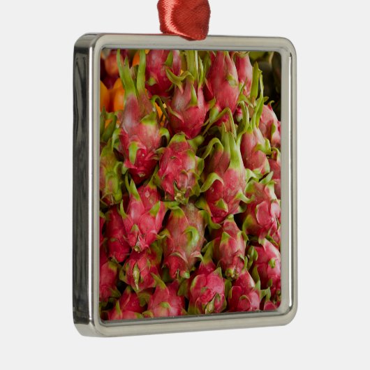 Dragon Fruit | Can Duoc Market Metalen Ornament (Rechts)