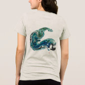 Dragon in the Waves – Abstracte oceaanenergie Tri-Blend Shirt (Achterkant)