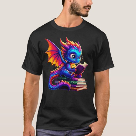 Dragon Reading a Book Bookworm Book Lover T-shirt (Voorkant)