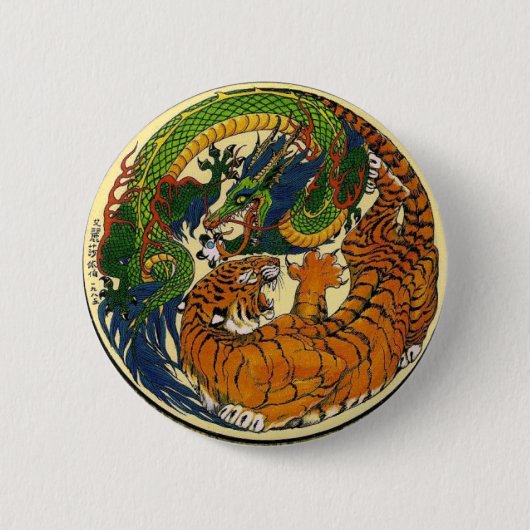 DRAGON TIGER RONDE BUTTON 5,7 CM (Voorkant)