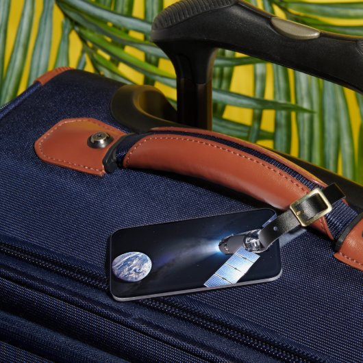 Dragon XL ruimtevaartuig met planeet Aarde op afst Bagagelabel (Voorkant Insitu 3)