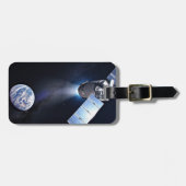 Dragon XL ruimtevaartuig met planeet Aarde op afst Bagagelabel (Voorkant horizontaal)