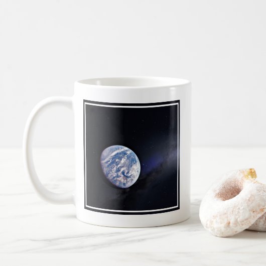 Dragon XL ruimtevaartuig met planeet Aarde op afst Koffiemok (Met donut)