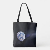 Dragon XL ruimtevaartuig met planeet Aarde op afst Tote Bag (Achterkant)