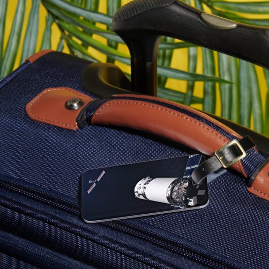 Dragon XL ruimtevaartuig nadert een maan gateway. Bagagelabel (Voorkant Insitu 3)