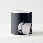 Dragon XL ruimtevaartuig nadert een maan gateway. Grote Koffiekop (Voorkant)