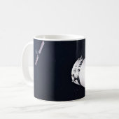 Dragon XL ruimtevaartuig nadert een maan gateway. Koffiemok (Voorkant links)