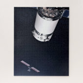 Dragon XL ruimtevaartuig nadert een maan gateway. Legpuzzel (Verticaal)