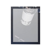 Dragon XL ruimtevaartuig nadert een maan gateway. Notitieblok (Linkerzijde)