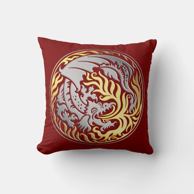 Dragoncircle - Chrome met Gouden Vuur op Rood Kussen (Voorkant)