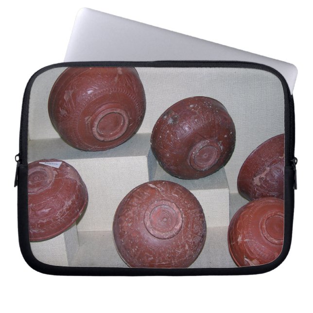 Dragondorff cups, c.150 BC (aardewerk) Laptop Sleeve (Voorkant)