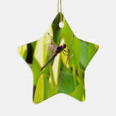 Dragonfly Blue en zwart op gras. Keramisch Ornament (Rechts)