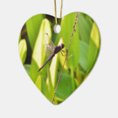 Dragonfly Blue en zwart op gras. Keramisch Ornament (Links)