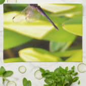 Dragonfly Blue en zwart op gras. Theedoek (Gevouwen)