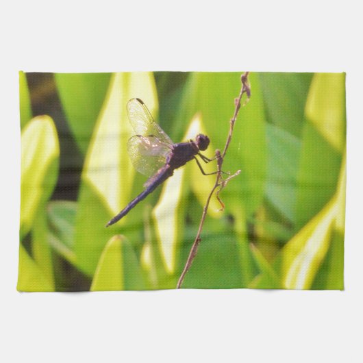 Dragonfly Blue en zwart op gras. Theedoek (Horizontaal)