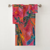 Dragonfly Dance Hot Fuchsia Bath Set Bad Handdoek (Insitu)