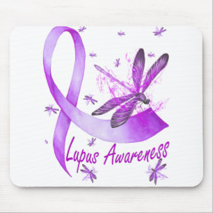 Dragonfly Holding Paarse Ribbon Lupus Awareness Muismat