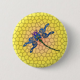 Dragonfly in een verkleurde rode stip ronde button 5,7 cm