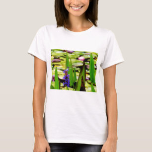 Dragonfly lotus en paarse bloem t-shirt