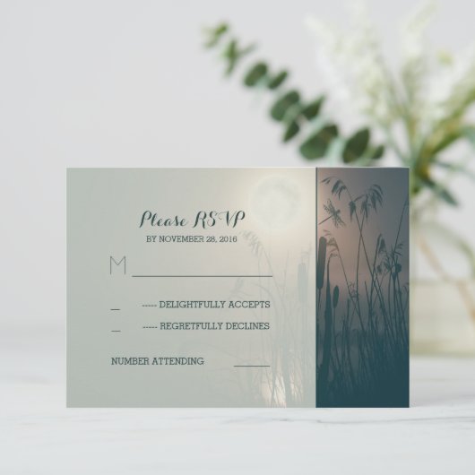 Dragonfly moeras en volle maan bruiloft RSVP (Staand voorkant)