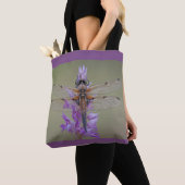 Dragonfly op Paarse ventilator Tote Bag (Dichtbij)
