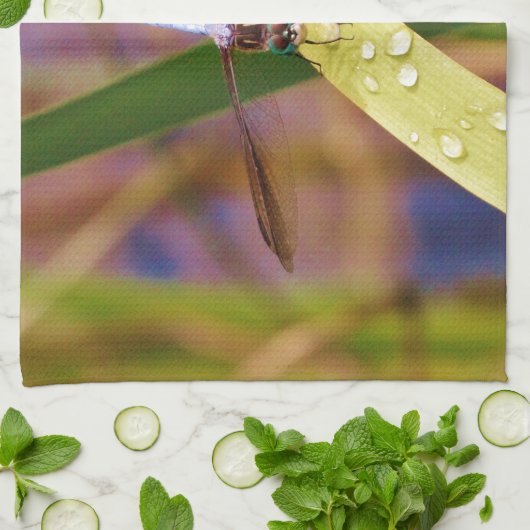 Dragonfly op regenblad theedoek (Gevouwen)