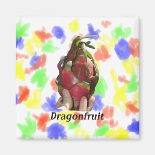 Dragonfruit met vingers op tekstfoto Pitaya Magneet