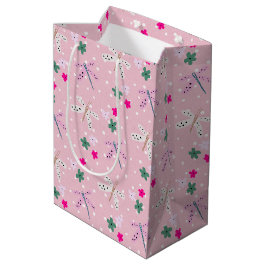 Dragonvliegen en bloemen op pokadots medium cadeauzakje