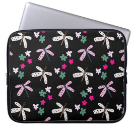 Dragonvliegen en bloemen op zwart laptop sleeve