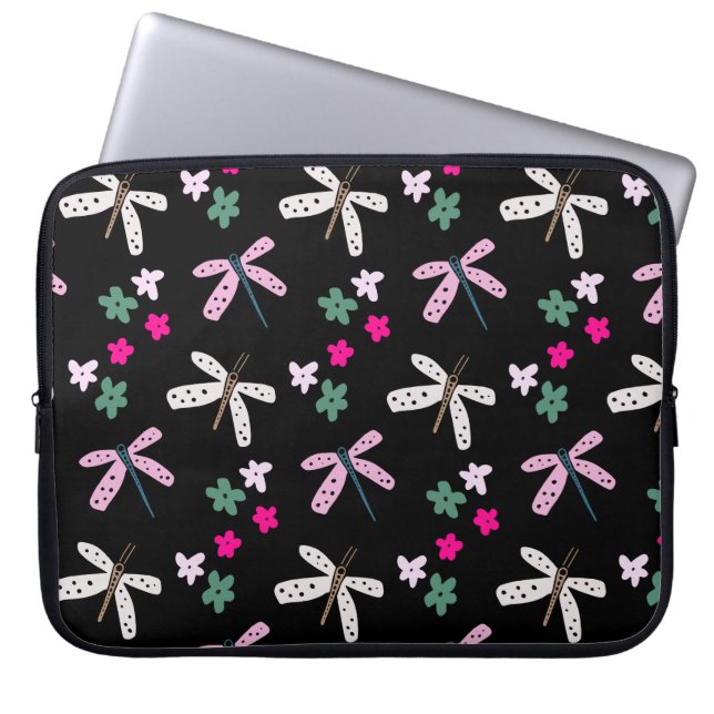 Dragonvliegen en bloemen op zwart laptop sleeve (Voorkant)