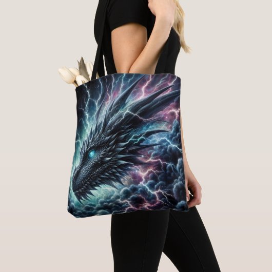 Drakenhoofd in een onweersbui met bliksem tote bag (Dichtbij)