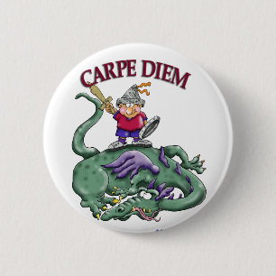 Drakenlaag - CARPE DIEM Ronde Button 5,7 Cm