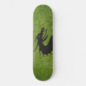 Drakensilhouet, met gras op de achtergrond, persoonlijk skateboard (Voorkant)