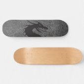 Drakensilhouet, met gras op de achtergrond, persoonlijk skateboard (Horizontaal)