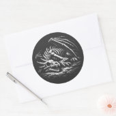 Drakenskelet — door BurnsInHell Ronde Sticker (Envelop)