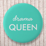 Drama Queen | Modern Trendy Aqua Green Cool Quote Ronde Button 5,7 Cm<br><div class="desc">Eenvoudige,  stijlvolle "drama koningin",  leuke,  coole prijsaanduiding in moderne,  minimalistische typografie in het wit op een aquagroene achtergrond die gemakkelijk kan worden gepersonaliseerd met je eigen woorden. Deze trendy,  schattige meisjes design is de perfecte verklaring voor jezelf of als cadeau voor een geliefde!</div>