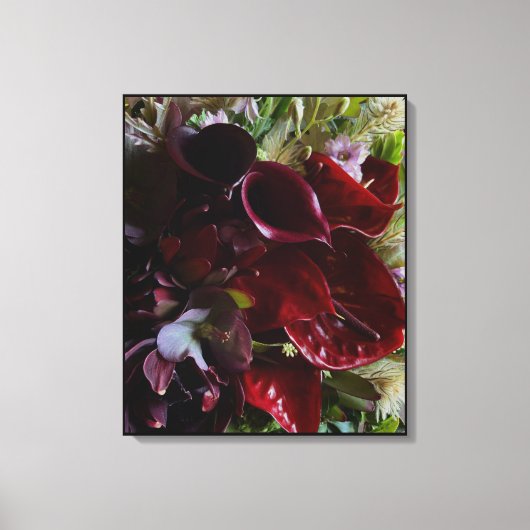 Dramatic Burgundy Floral Canvas Afdruk (Voorkant)