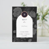 Dramatic Moody Boho Floral Arch Roos Gold Wedding RSVP Kaartje (Staand voorkant)