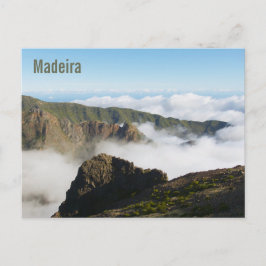 Dramatisch berglandschap met wolken in Madeira Briefkaart