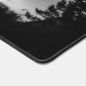 Dramatisch landschap van bergen en rivier bureaumat (Hoek)