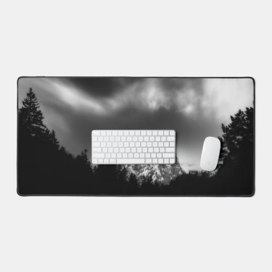 Dramatisch landschap van bergen en rivier bureaumat (Keyboard & Muis)