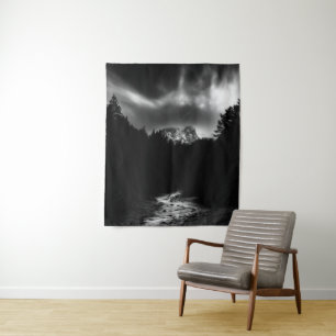 Dramatisch landschap van bergen en rivier wandkleed