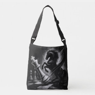 Dramatisch zwart paard vs. koning – gedurfd schaak crossbody tas