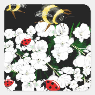 Dramatische bijen lieveheersbeestjes en witte bloe vierkante sticker