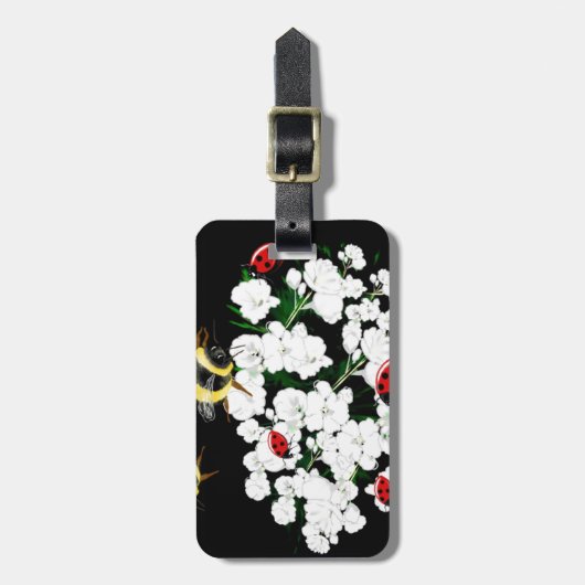 Dramatische bijenladybugs en witte bloemen op zwar bagagelabel (Voorkant verticaal)
