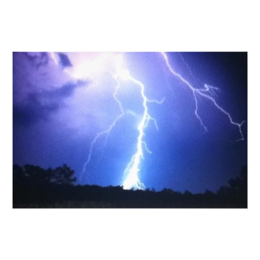 Dramatische bliksem boven bos foto afdruk (Voorkant)