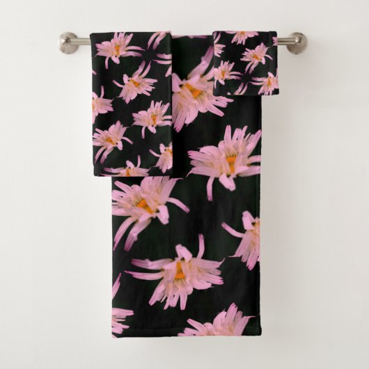Dramatische Daisy Flower Pattern Bad Handdoek (Insitu)